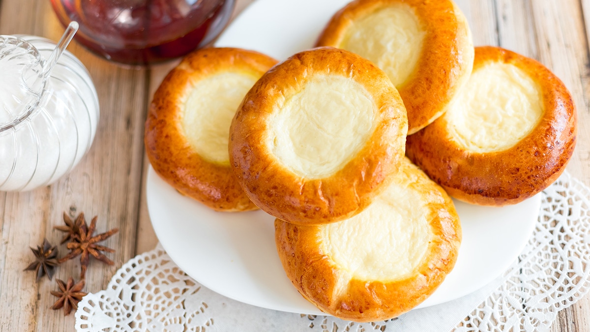 Ватрушки с творогом: секреты и технология приготовления Ватрушки с творогом: секреты и технология приготовления