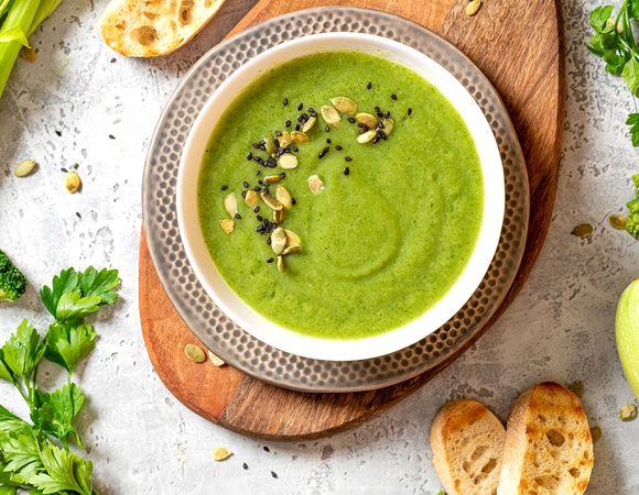 Весенние супы из сезонных продуктов: 7 простых рецептов 