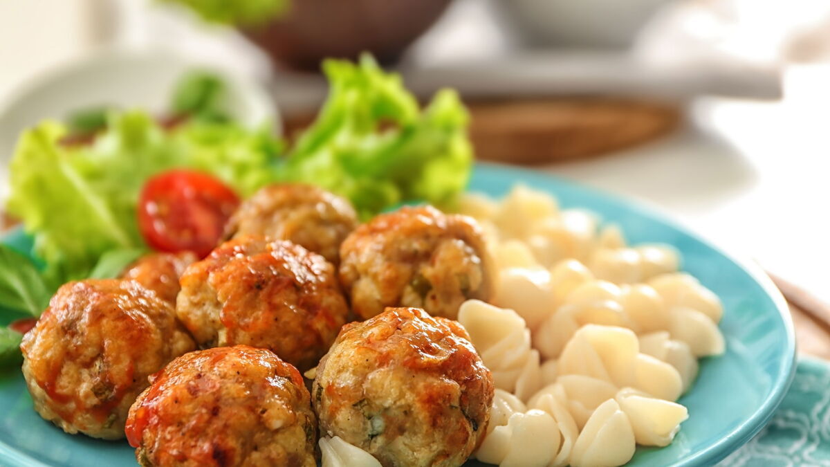 Тефтели, фрикадельки и котлеты для детей: 7 рецептов от «Едим Дома»