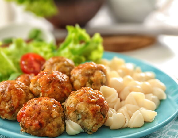 Тефтели, фрикадельки и котлеты для детей: 7 рецептов от «Едим Дома»