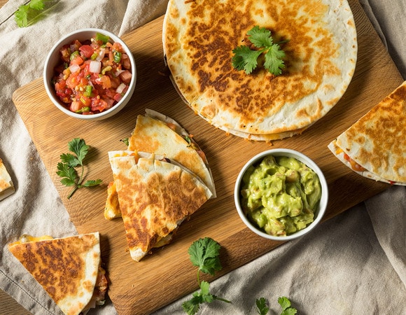 Вкусная мозаика: пять рецептов домашней кесадильи