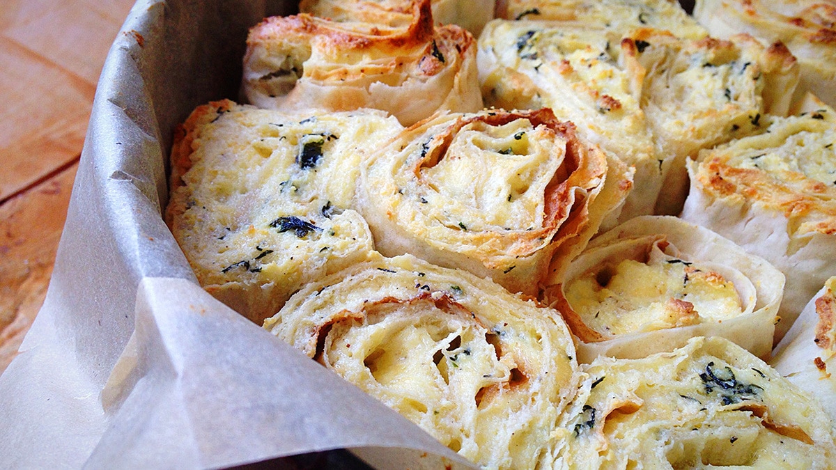 Быстрые закуски из лаваша: 15 простых рецептов от «Едим Дома» Быстрые закуски из лаваша: 15 простых рецептов от «Едим Дома»