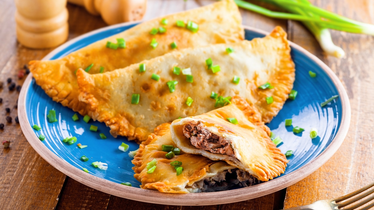 Мастер-класс: готовим чебуреки с мясом, сыром, грибами Мастер-класс: готовим чебуреки с мясом, сыром, грибами