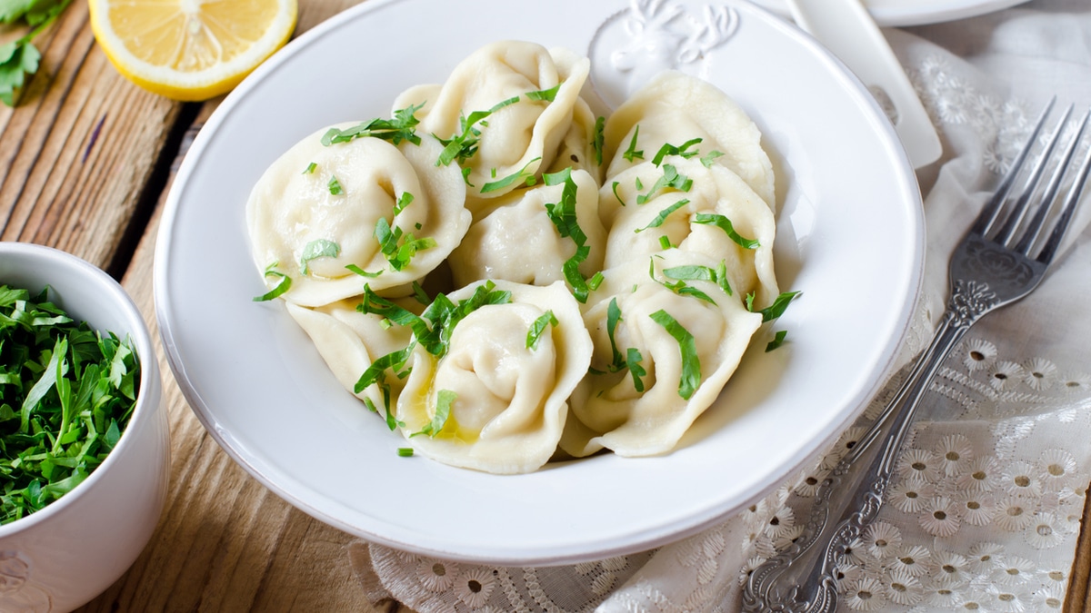 Любимые пельмени: 10 рецептов с разными начинками