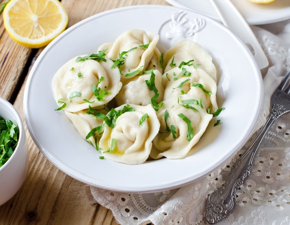 Любимые пельмени: 10 рецептов с разными начинками