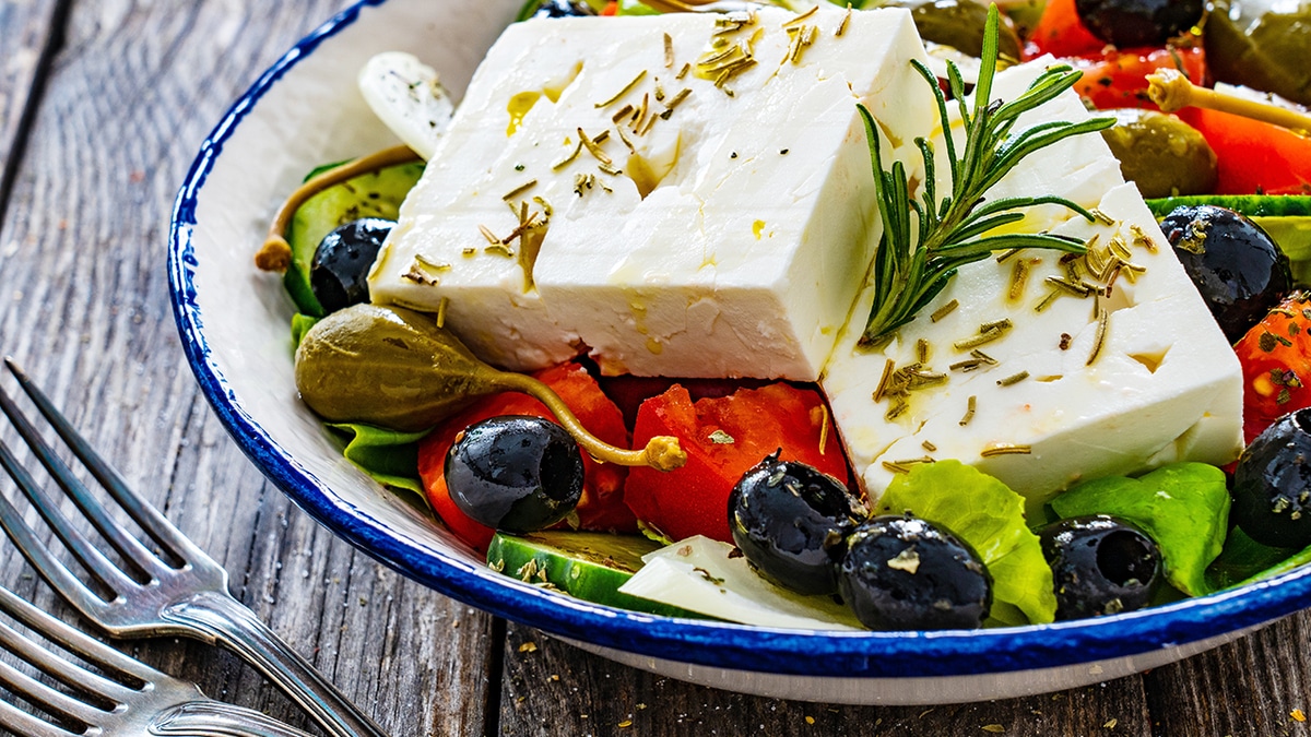 10 вкусных салатов с сыром