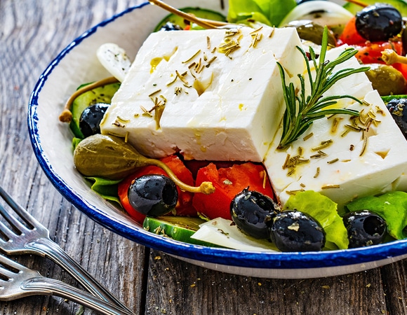 10 вкусных салатов с сыром