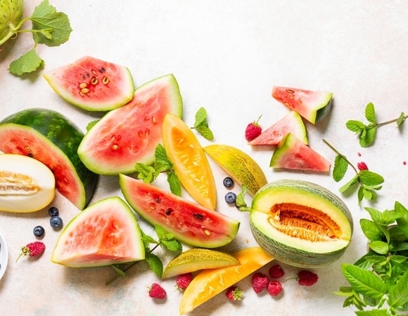 Сочно, вкусно, ярко: 10 оригинальных блюд с арбузом и дыней