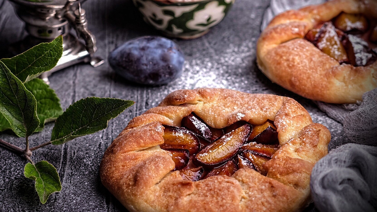 Домашняя выпечка со сливами: 20 лучших рецептов от «Едим Дома» Домашняя выпечка со сливами: 20 лучших рецептов от «Едим Дома»