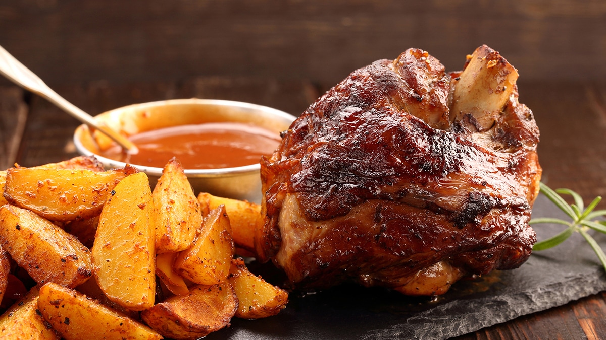 Секреты приготовления свиной рульки