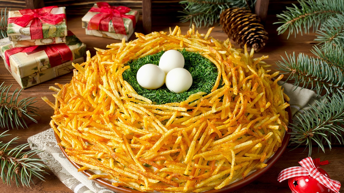 Быстрый мастер-класс: готовим салат «Гнездо глухаря»