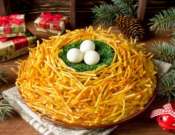 Быстрый мастер-класс: готовим салат «Гнездо глухаря»