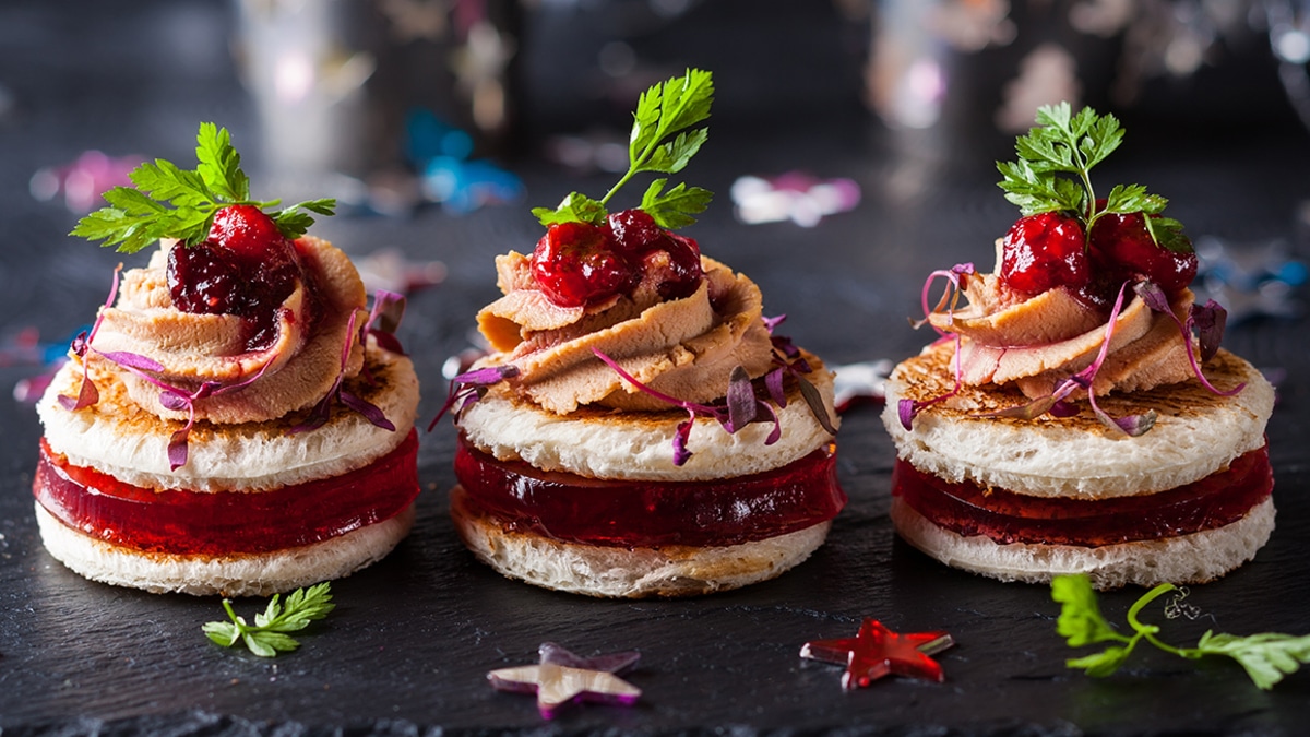 Праздник в миниатюре: оригинальные идеи для новогодних канапе Праздник в миниатюре: оригинальные идеи для новогодних канапе