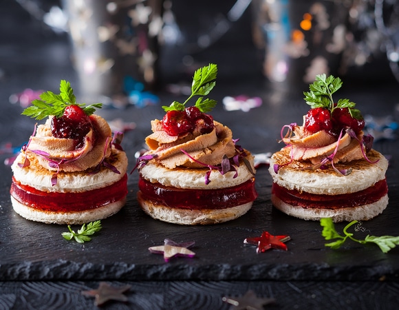 Праздник в миниатюре: оригинальные идеи для новогодних канапе