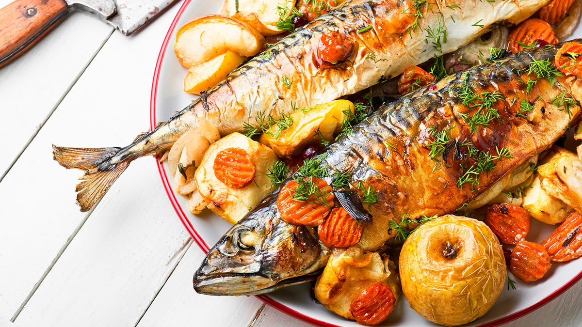 Готовим скумбрию в духовке: 5 лучших рецептов Готовим скумбрию в духовке: 5 лучших рецептов