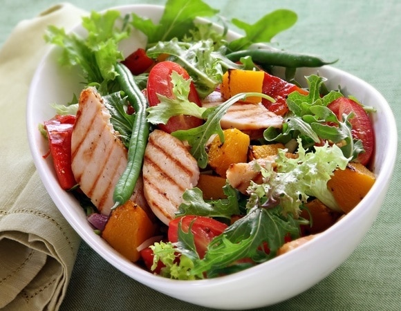 Теплые салаты: 30 рецептов от «Едим Дома»