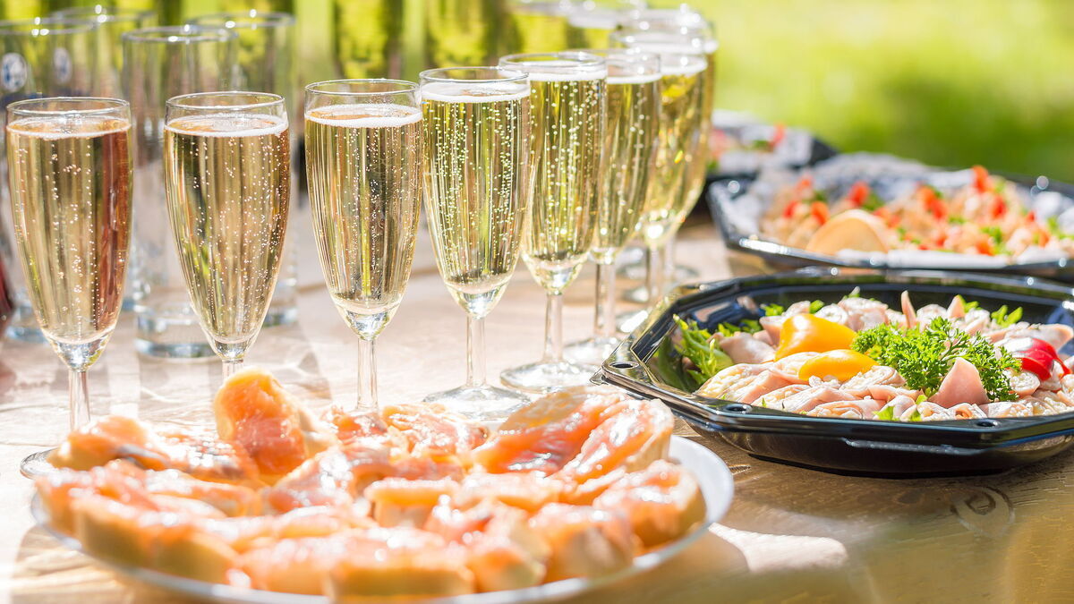 Пикник по случаю: что приготовить на праздничный стол на даче Пикник по случаю: что приготовить на праздничный стол на даче