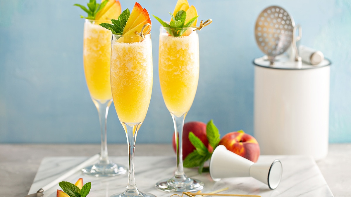 Все дело в пузырьках: 10 коктейлей с игристым вином Все дело в пузырьках: 10 коктейлей с игристым вином