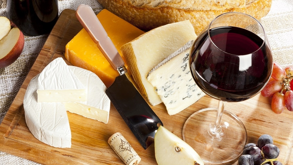 Долгожители Швейцарии получат по 100 бутылок вина в честь юбилея