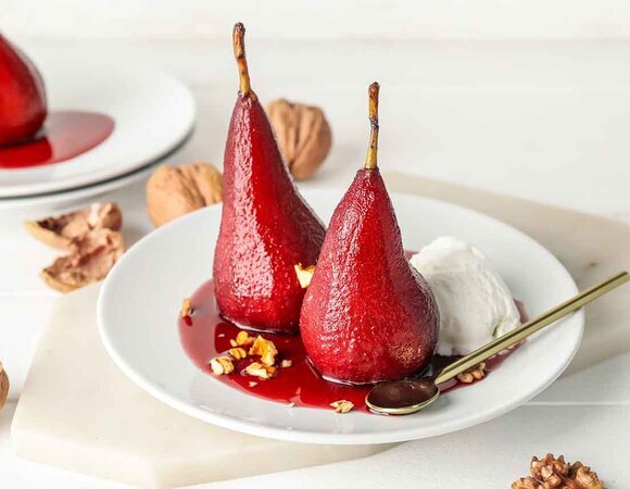 Пряные груши в вине: готовим французский десерт дома