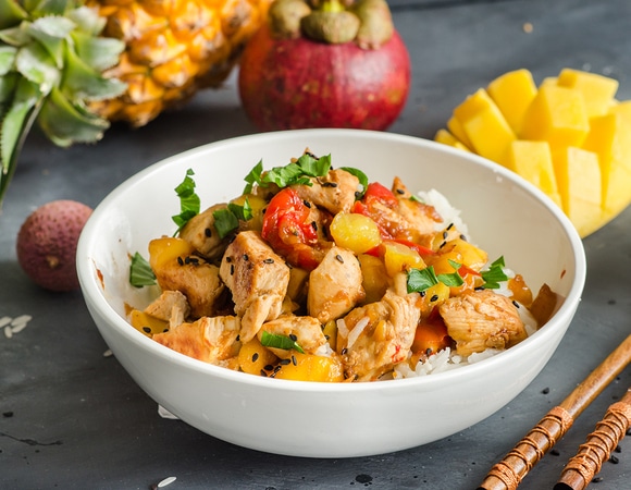 Готовим сочное куриное мясо: 5 горячих блюд из филе бедра