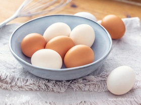 Вопрос недели: чем белые куриные яйца отличаются от коричневых?