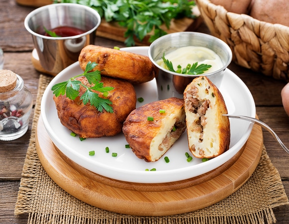 Котлеты с начинкой: учимся готовить вкусные зразы