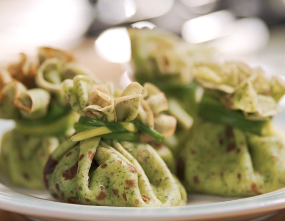 Олег жарит! Шпинатные блинчики с сырными начинками