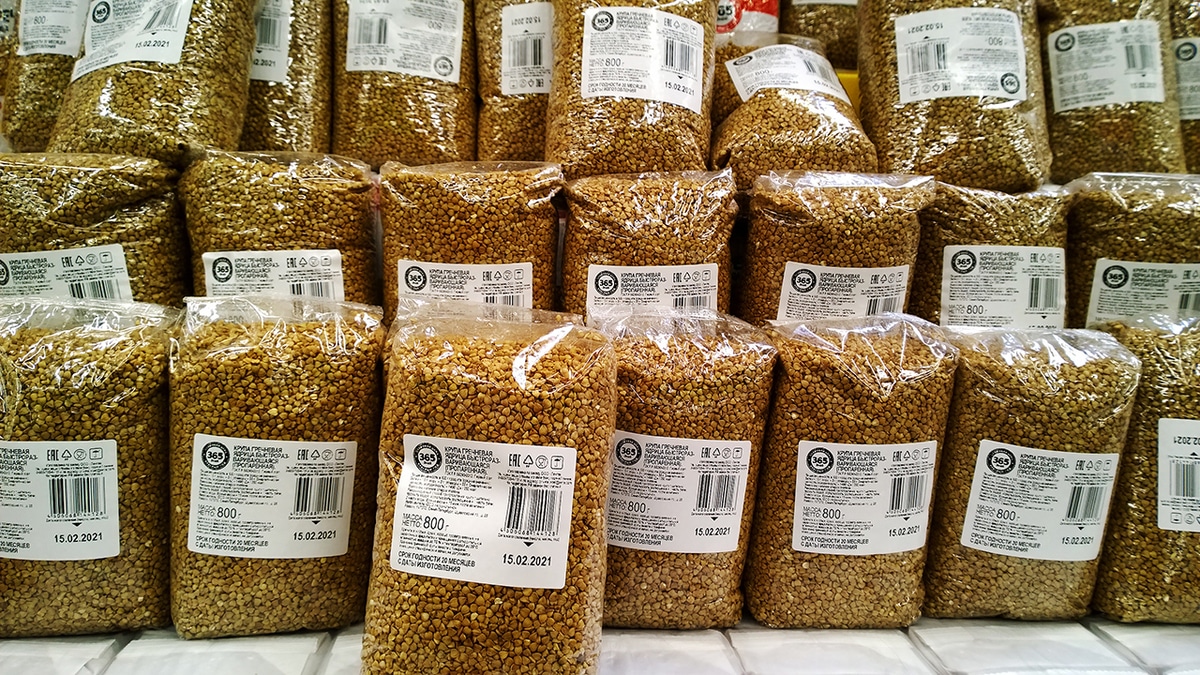 «Скупают поддонами»: в России зафиксирован ажиотажный спрос на гречку