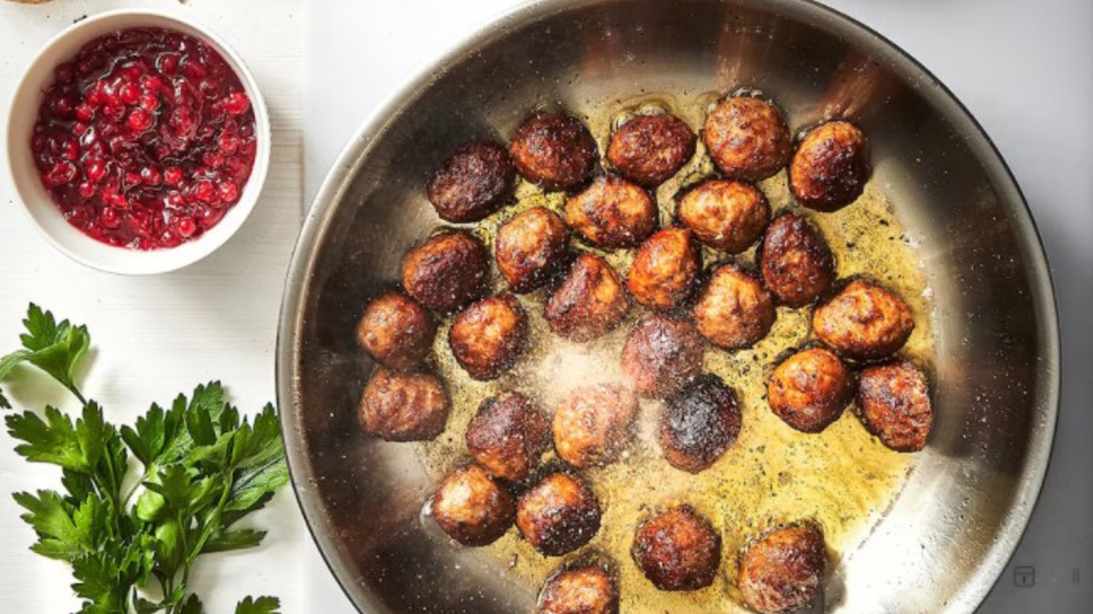 Фирменные фрикадельки из «Икеи» продают на «Авито» Фирменные фрикадельки из «Икеи» продают на «Авито»