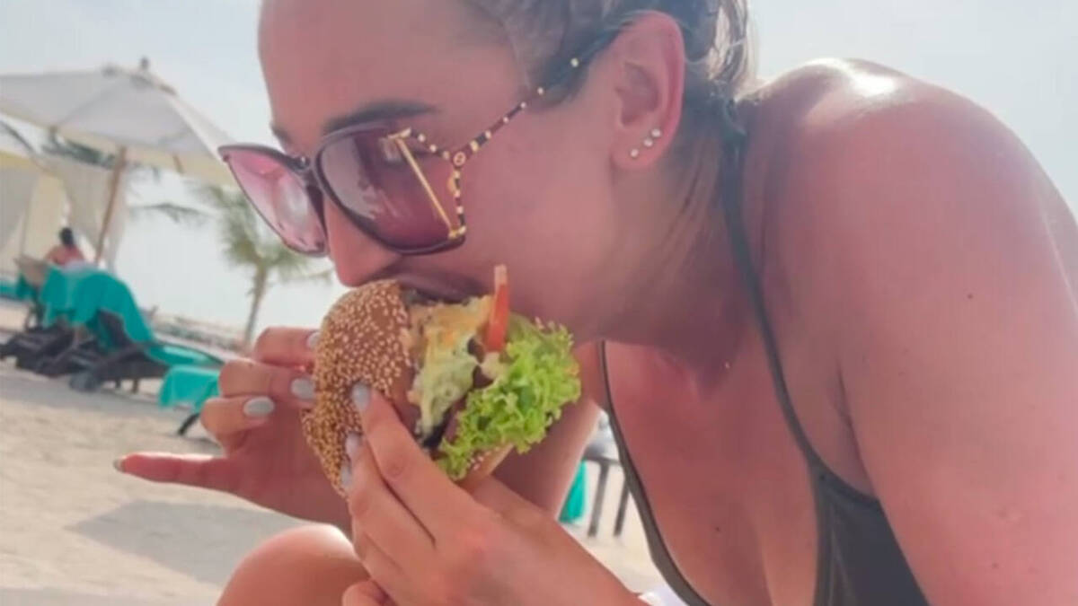 Диетолог предупредил Ольгу Бузову о вреде переедания во время стресса