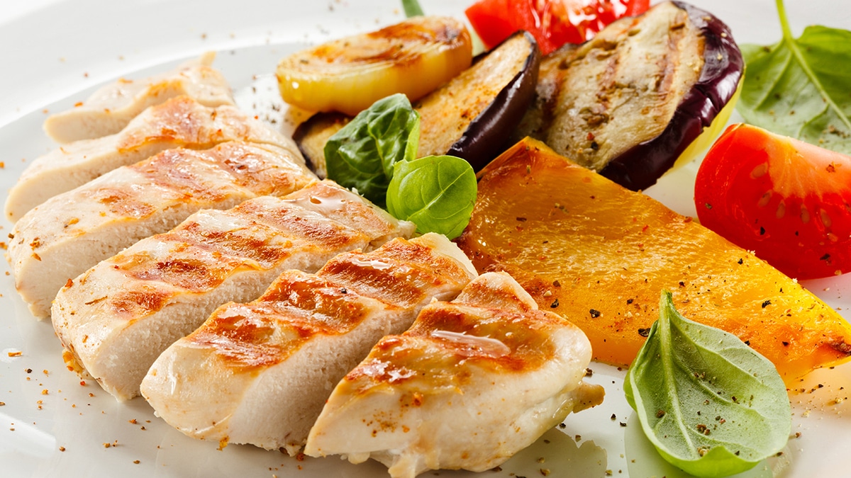 Диетолог рассказала, каким должен быть правильный ужин