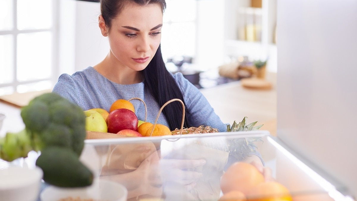 Эксперт объяснил тонкости хранения продуктов в холодильнике