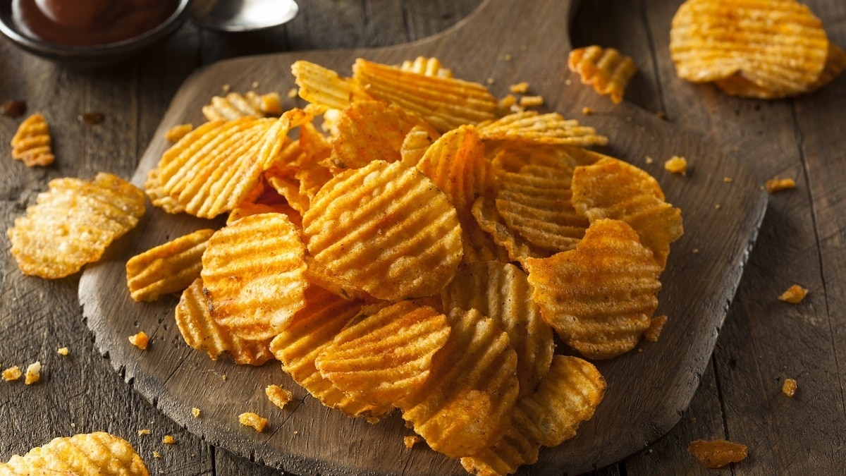 Ученые обнаружили опасные последствия употребления чипсов