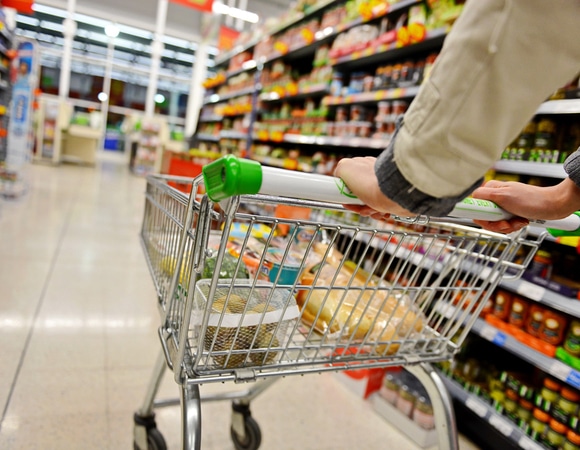 ВЦИОМ: 85% россиян запасаются продуктами