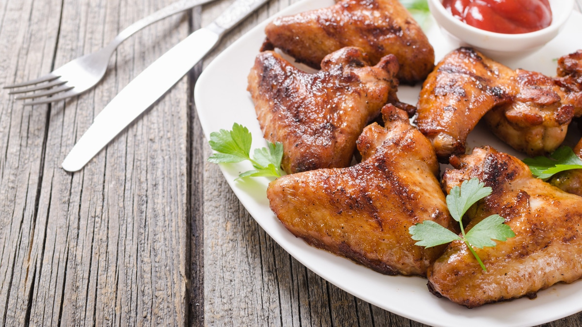 Доктор порекомендовала худеющим не отказываться от жирной пищи