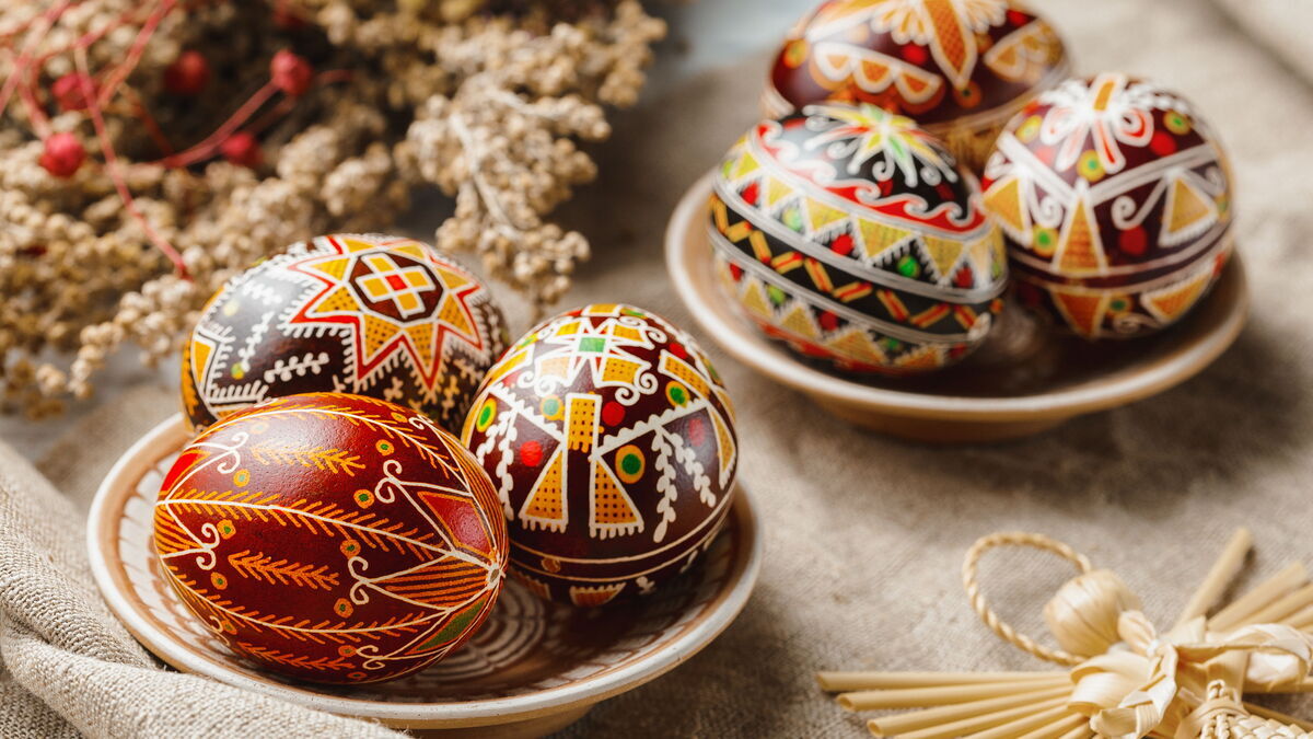 Почему на Пасху красят яйца: история возникновения традиции