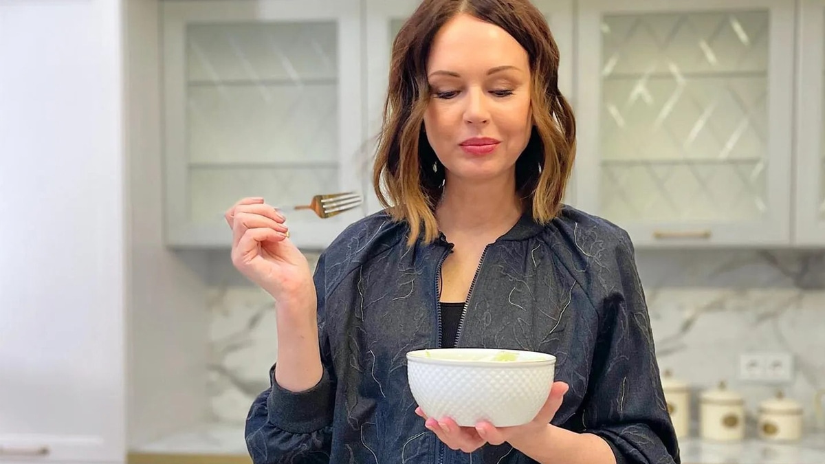 Ирина Безрукова поделилась рецептом легкого салата