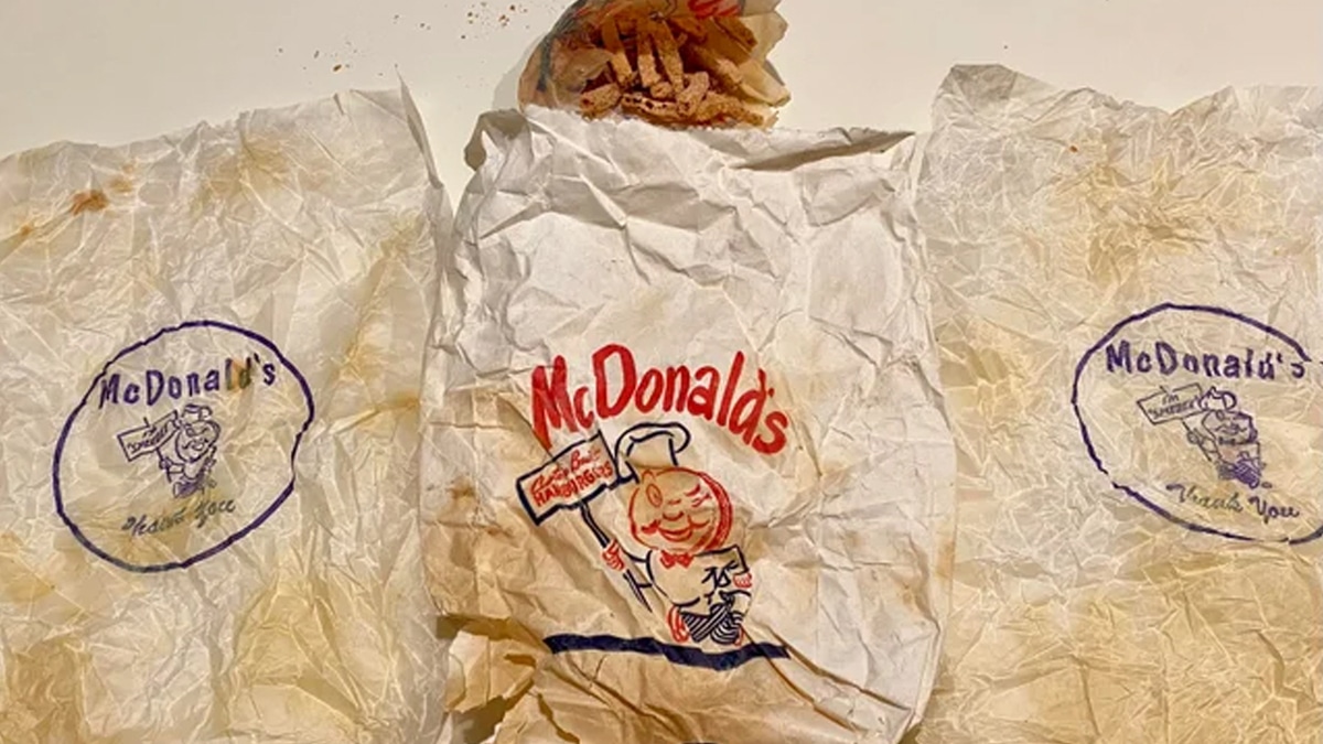 Мужчина нашел в стене дома хранившуюся 60 лет еду из «Макдоналдса»