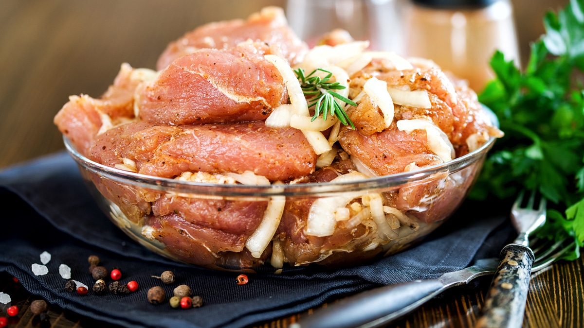 Названы безопасные маринады для шашлыка