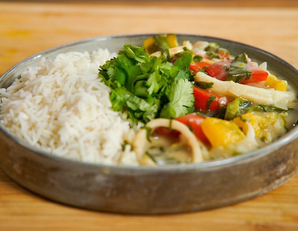 Олег жарит! Зеленое карри с кальмарами