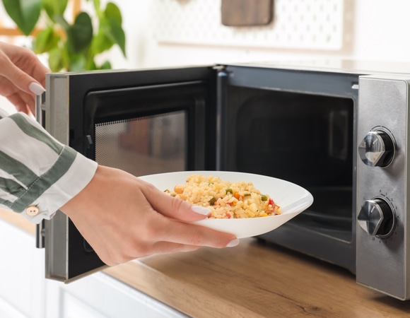 Вредна ли пища из микроволновки: мнение специалиста Вредна ли пища из микроволновки: мнение специалиста