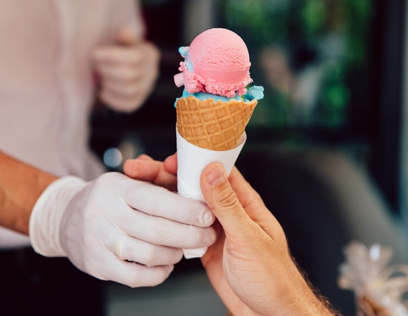 Доктор Гинзбург рассказал, какое мороженое не стоит покупать Доктор Гинзбург рассказал, какое мороженое не стоит покупать