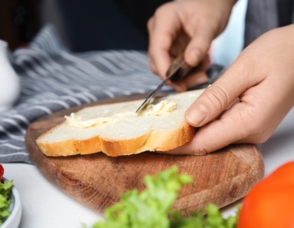 Убрать раз и навсегда: врач назвала опасный продукт в ежедневном рационе