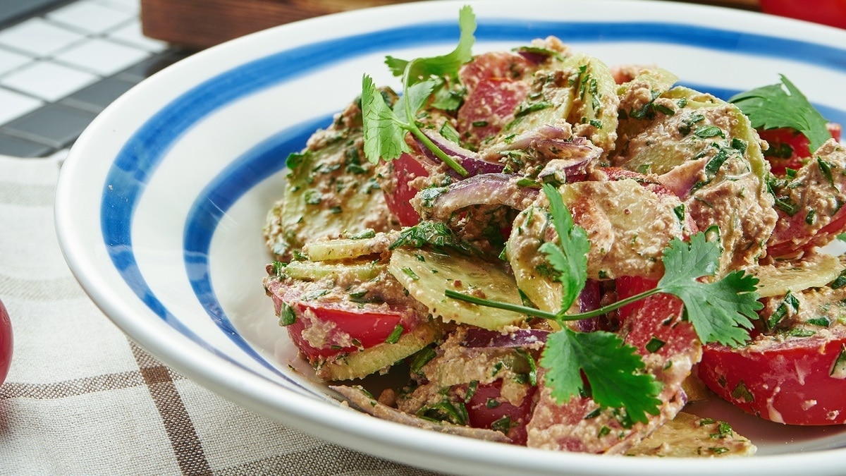 Олег жарит! Грузинский салат к шашлыку Олег жарит! Грузинский салат к шашлыку