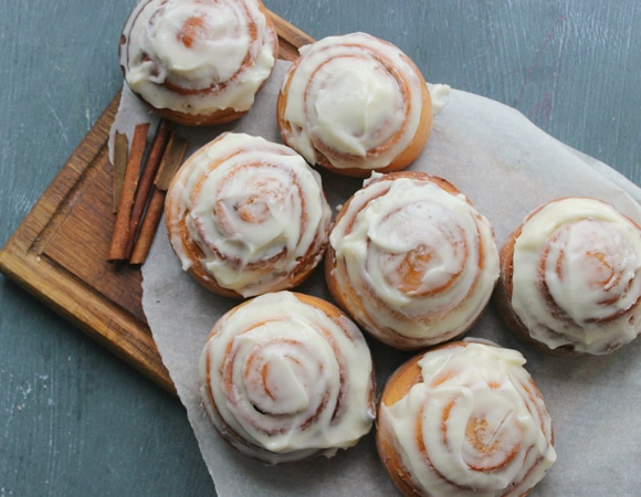 О чем говорит желание съесть мучное или сладкое: ответил нутрициолог