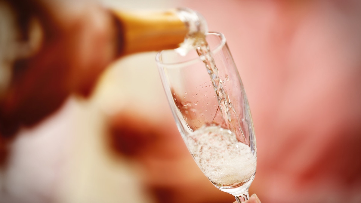 Эксперт назвала наименее вредный вид шампанского