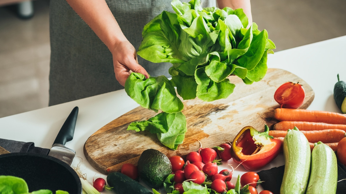 Врач объяснил, почему важно замачивать зелень Врач объяснил, почему важно замачивать зелень