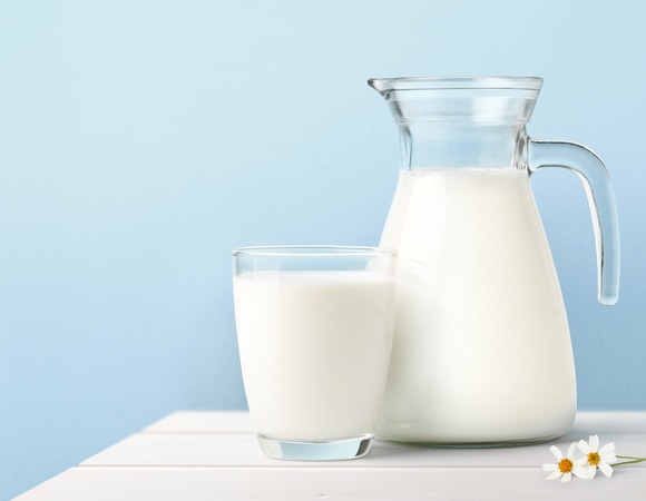 Как распознать некачественное молоко: советы эксперта