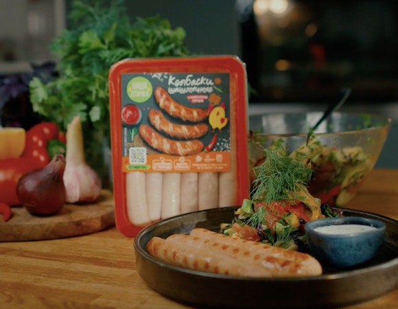 Олег жарит! Сочные колбаски с салатом из запеченных овощей